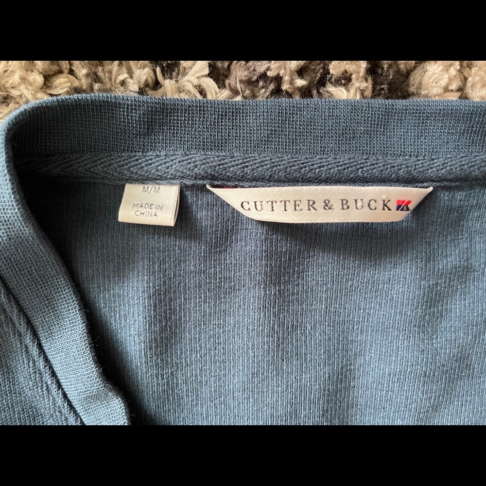 Men’s Medium cutter and buck v-neck shirt